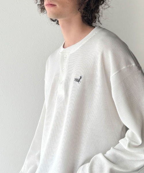 Classical Origin（クラシカルオリジン）の「「春秋の必需品。」ピグメント加工サーマルヘンリーネックTシャツ（長袖）/Pigment-Dyed Thermal Henley T-Shirt（Tシャツ/カットソー・メンズ・チャコールグレー/アイボリー/ネイビー・LARGE/SMALL/MEDIUM）」の16枚目の写真