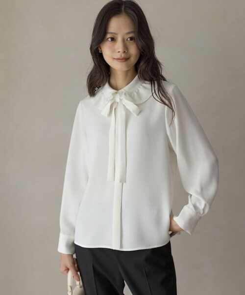 組曲（クミキョク）の「ボウタイ付きフリルカラー ブラウス（シャツ/ブラウス・レディース・アイボリー系・2/3）」の3枚目の写真