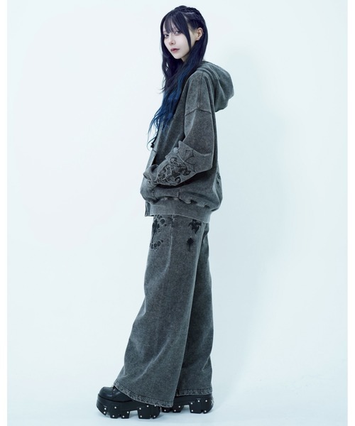 REFLEM クロス刺繍 ジップアップパーカー REFLEM（レフレム）の「『REFLEM/レフレム』クロス刺繍ZIP