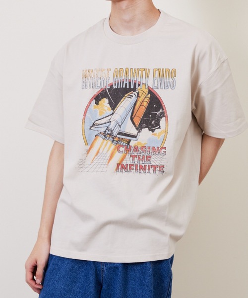 Fluffy BROTHERS(フラッフィーブラザーズ)の「プリントTシャツ(大人サイズ)(Tシャツ/カットソー・メンズ・ベージュ/ネイビー/パープル/ブラック・M/L/XL)」の1枚目の写真