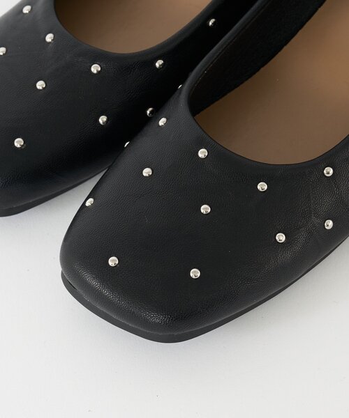 CIAOPANIC(チャオパニック)の「【Lumé/ルメ】スタッズストラップフラットシューズ(パンプス・レディース・ブラック/アイボリー・MEDIUM/SMALL/LARGE)」の5枚目の写真
