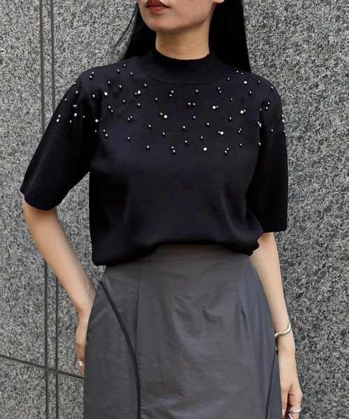 &g'aime(アンジェム)の「【&g'aime】ビジューハーフスリーブニット Bijou Knit Pullover(ニット/セーター・レディース・ブラック/グレイッシュベージュ/チャコールグレー・FREE)」の2枚目の写真