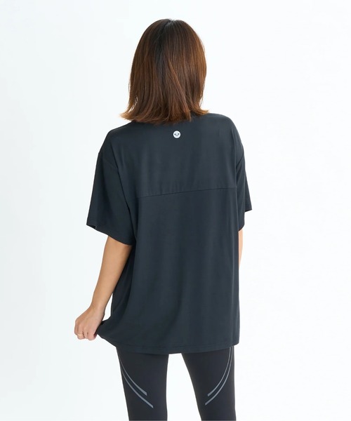 ROXY(ロキシー)の「ALL IS WELL TEE/ロキシー水陸両用速乾UVケアスリットデザイン2WAY半袖Tシャツ(水着)(Tシャツ/カットソー・レディース・ピンク/ホワイト/ブラック・LARGE/MEDIUM/SMALL)」の11枚目の写真
