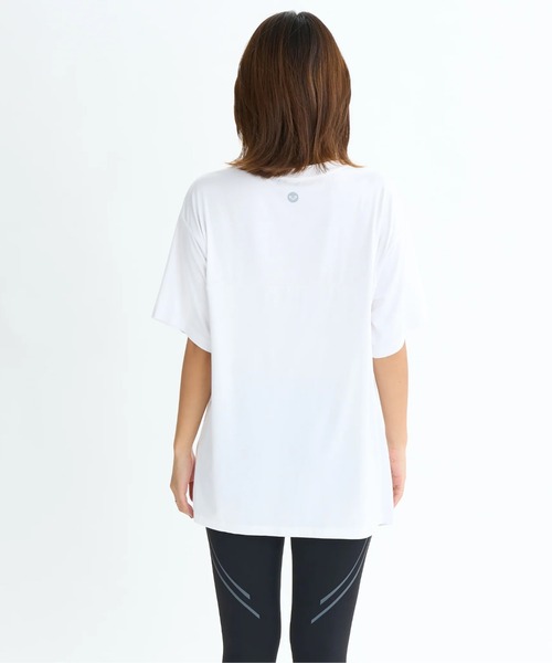 ROXY(ロキシー)の「ALL IS WELL TEE/ロキシー水陸両用速乾UVケアスリットデザイン2WAY半袖Tシャツ(水着)(Tシャツ/カットソー・レディース・ピンク/ホワイト/ブラック・LARGE/MEDIUM/SMALL)」の4枚目の写真