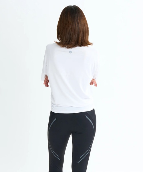 ROXY(ロキシー)の「ALL IS WELL TEE/ロキシー水陸両用速乾UVケアスリットデザイン2WAY半袖Tシャツ(水着)(Tシャツ/カットソー・レディース・ピンク/ホワイト/ブラック・LARGE/MEDIUM/SMALL)」の10枚目の写真