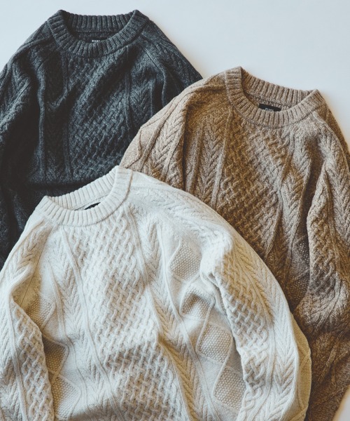 BEAMS（ビームス）の「5ゲージ ラムウール クルーネック ケーブルニット（ニット/セーター・メンズ・グレー/オフホワイト/ベージュ・S/M/L/XL）」の4枚目の写真