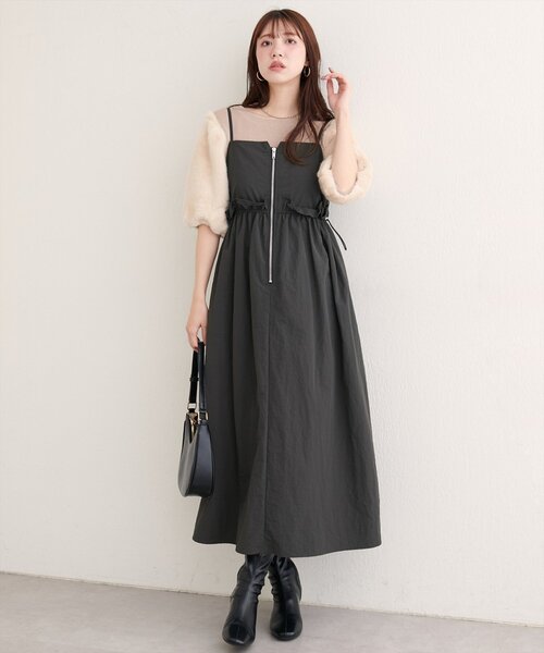 natural couture（ナチュラルクチュール）の「【WEB限定】〈mamamo〉ウエストフリル付きZIPキャミワンピース（ワンピース・レディース・ブラック/チャコールグレー/モカ・FREE）」の3枚目の写真