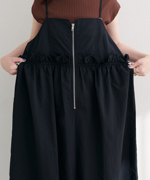 natural couture（ナチュラルクチュール）の「【WEB限定】〈mamamo〉ウエストフリル付きZIPキャミワンピース（ワンピース・レディース・ブラック/チャコールグレー/モカ・FREE）」の9枚目の写真