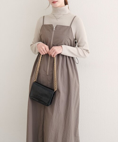 natural couture（ナチュラルクチュール）の「【WEB限定】〈mamamo〉ウエストフリル付きZIPキャミワンピース（ワンピース・レディース・ブラック/チャコールグレー/モカ・FREE）」の6枚目の写真