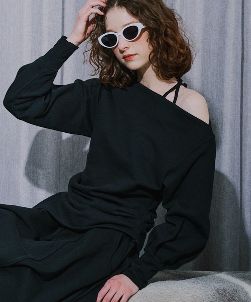 VIOLETTA（ヴィオレッタ）の「アシンメトリースウェットトップス（Tシャツ/カットソー・レディース・ブラック/グレー・FREE）」の2枚目の写真