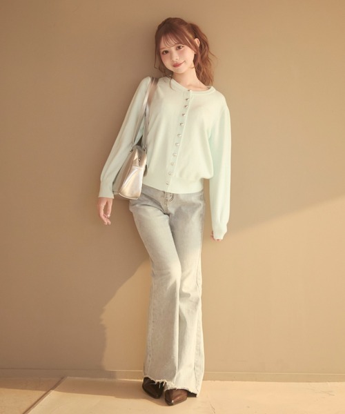 TITTY&CO.（ティティーアンドコー）の「ハートボタンカーディガン（カーディガン/ボレロ・レディース・アイボリー/ブルー/ブラック/グレー/ベージュ・FREE）」の6枚目の写真