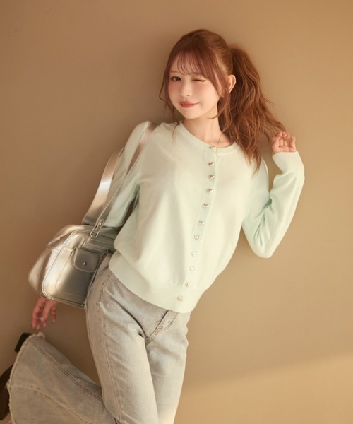 TITTY&CO.（ティティーアンドコー）の「ハートボタンカーディガン（カーディガン/ボレロ・レディース・アイボリー/ブルー/ブラック/グレー/ベージュ・FREE）」の17枚目の写真