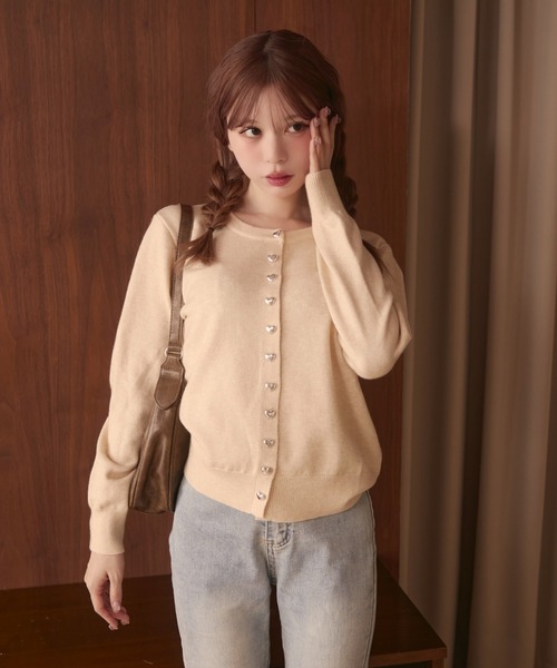 TITTY&CO.（ティティーアンドコー）の「ハートボタンカーディガン（カーディガン/ボレロ・レディース・アイボリー/ブルー/ブラック/グレー/ベージュ・FREE）」の12枚目の写真
