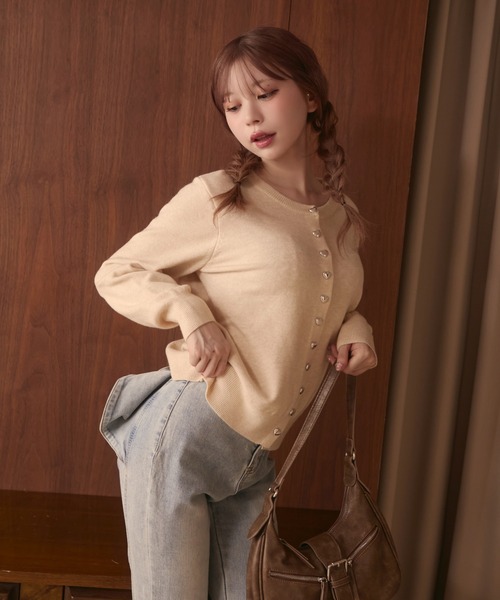 TITTY&CO.（ティティーアンドコー）の「ハートボタンカーディガン（カーディガン/ボレロ・レディース・アイボリー/ブルー/ブラック/グレー/ベージュ・FREE）」の14枚目の写真