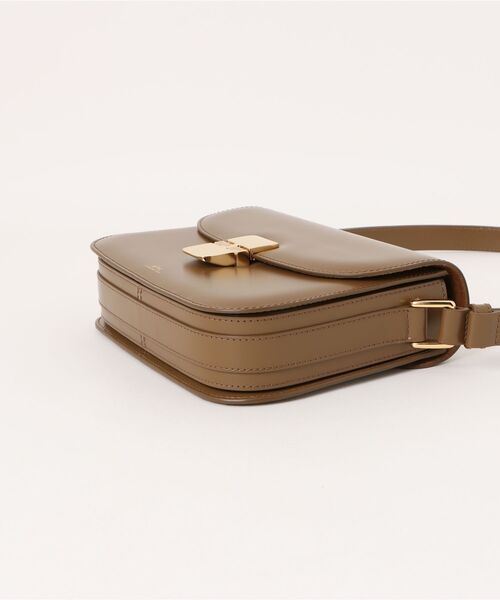 A.P.C.（アーペーセー）の「SAC GRACE SMALL（ショルダーバッグ・レディース・ダークベージュ・ONESIZE）」の2枚目の写真