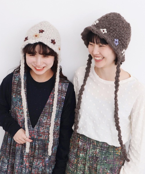 l'atelier du savon（アトリエドサボン）の「ちいさな花のハンドニットハット（ニットキャップ/ビーニー・レディース・オフホワイト/ブラウン・FREE）」の17枚目の写真
