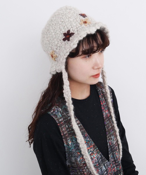 l'atelier du savon（アトリエドサボン）の「ちいさな花のハンドニットハット（ニットキャップ/ビーニー・レディース・オフホワイト/ブラウン・FREE）」の10枚目の写真