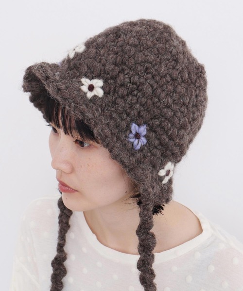 l'atelier du savon（アトリエドサボン）の「ちいさな花のハンドニットハット（ニットキャップ/ビーニー・レディース・オフホワイト/ブラウン・FREE）」の14枚目の写真