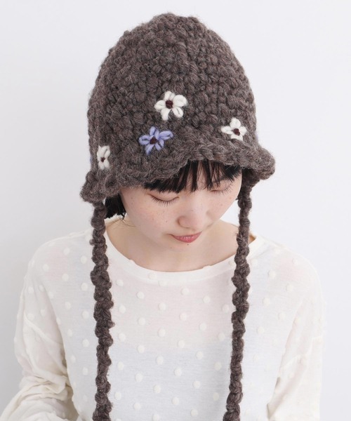 l'atelier du savon（アトリエドサボン）の「ちいさな花のハンドニットハット（ニットキャップ/ビーニー・レディース・オフホワイト/ブラウン・FREE）」の12枚目の写真