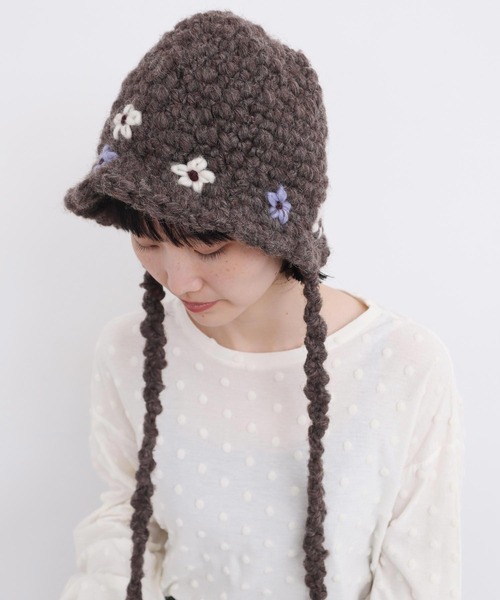 l'atelier du savon（アトリエドサボン）の「ちいさな花のハンドニットハット（ニットキャップ/ビーニー・レディース・オフホワイト/ブラウン・FREE）」の16枚目の写真