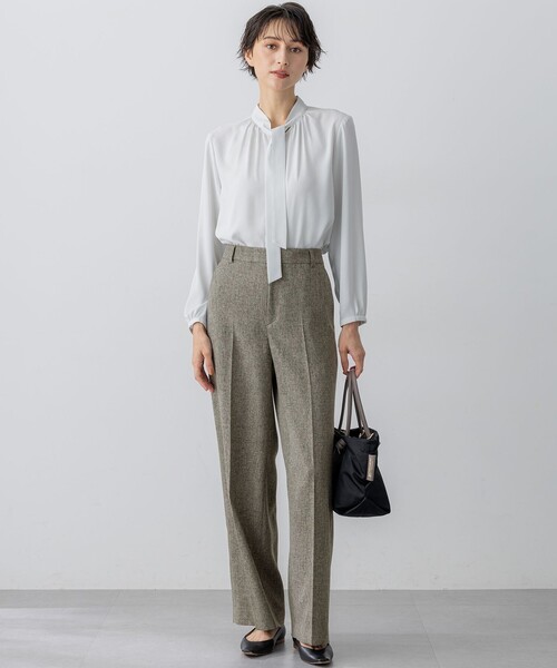 N*o様 大きい超美品★２３区★バックサテンアムンゼン棒タイブラウス４8白黒小花 セール】【洗える】バックサテンアムンゼン ボウタイ ブラウス（シャツ