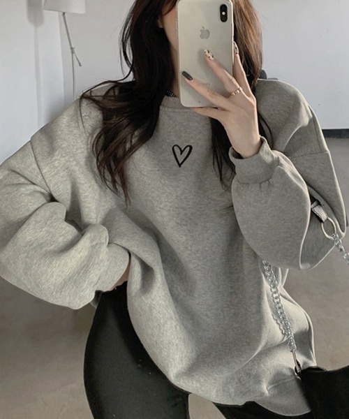 SallyLunn(サリーラン)の「フロントハートスウェット(スウェット・レディース・ホワイト/ブラック/グレー・MEDIUM/LARGE)」の1枚目の写真