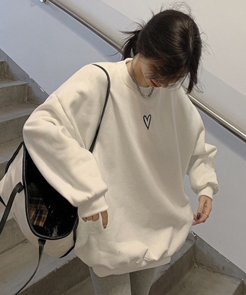 SallyLunn(サリーラン)の「フロントハートスウェット(スウェット・レディース・ホワイト/ブラック/グレー・MEDIUM/LARGE)」の2枚目の写真