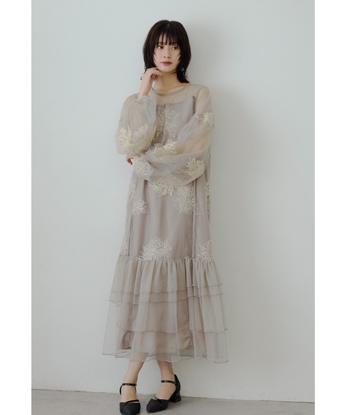 【値下げしました】フラワー刺繍ティアードフリルドレス niana フラワー 刺繍ティアードフリルドレス Aライン パーティードレス