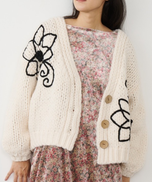 Libra Cue(リブラ キュー)の「フラワー刺繍オーバーカーディガン(カーディガン/ボレロ・レディース・アイボリー・FREE)」の5枚目の写真