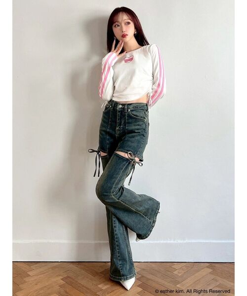 RESEXXY（リゼクシー）の「【Esther Bunny × RESEXXY】サイドギャザークロップドトップス（Tシャツ/カットソー・レディース・ホワイト/チャコールグレー・FREE）」の7枚目の写真