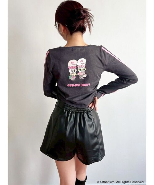 RESEXXY（リゼクシー）の「【Esther Bunny × RESEXXY】サイドギャザークロップドトップス（Tシャツ/カットソー・レディース・ホワイト/チャコールグレー・FREE）」の8枚目の写真