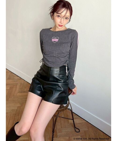 RESEXXY（リゼクシー）の「【Esther Bunny × RESEXXY】サイドギャザークロップドトップス（Tシャツ/カットソー・レディース・ホワイト/チャコールグレー・FREE）」の10枚目の写真