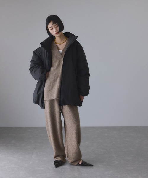 ADAM ET ROPE'（アダムエロペ）の「LINEAPIU ヤクMIX Vネックプルオーバー（ニット/セーター・レディース・ベージュ/チャコールグレー・FREE）」の22枚目の写真