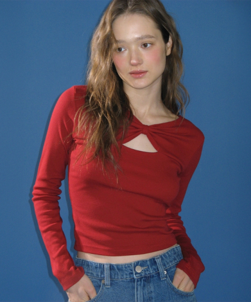 RONRON(ロンロン)の「KNOT RIBBON SLIT LONG SLEEVE RED(Tシャツ/カットソー・レディース・その他・FREE)」の4枚目の写真