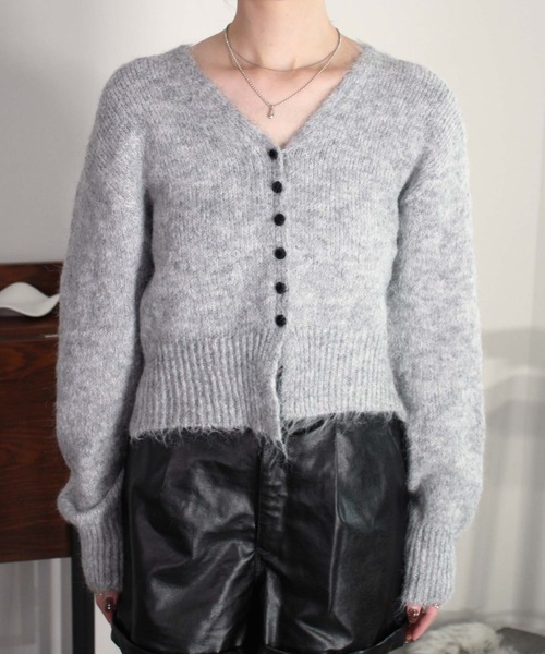 Reurie'(レウリィ)の「ボタンニットカーディガン / 起毛 ふわふわニット バイカラー 配色 ベーシック カジュアル オフィスカジュアル Vネック(カーディガン/ボレロ・レディース・ベージュ/ホワイト/グレー・FREE)」の8枚目の写真