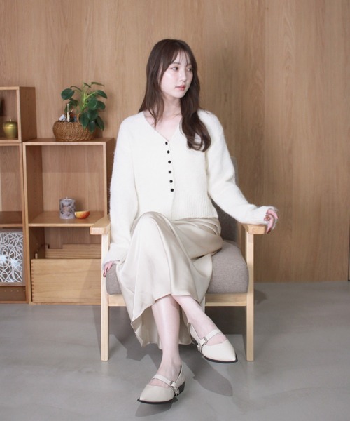 Reurie'(レウリィ)の「ボタンニットカーディガン / 起毛 ふわふわニット バイカラー 配色 ベーシック カジュアル オフィスカジュアル Vネック(カーディガン/ボレロ・レディース・ベージュ/ホワイト/グレー・FREE)」の13枚目の写真