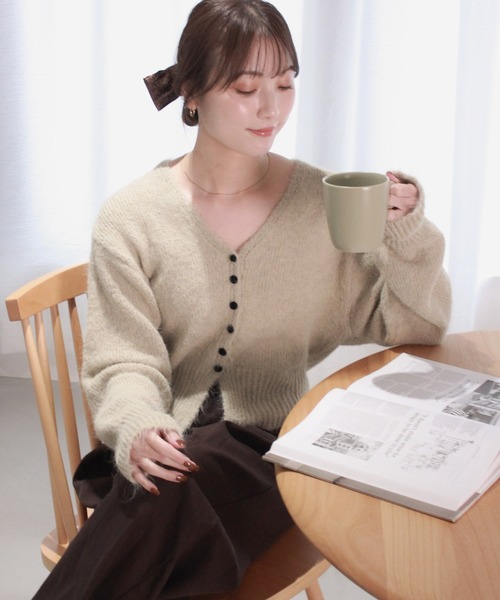 Reurie'(レウリィ)の「ボタンニットカーディガン / 起毛 ふわふわニット バイカラー 配色 ベーシック カジュアル オフィスカジュアル Vネック(カーディガン/ボレロ・レディース・ベージュ/ホワイト/グレー・FREE)」の15枚目の写真