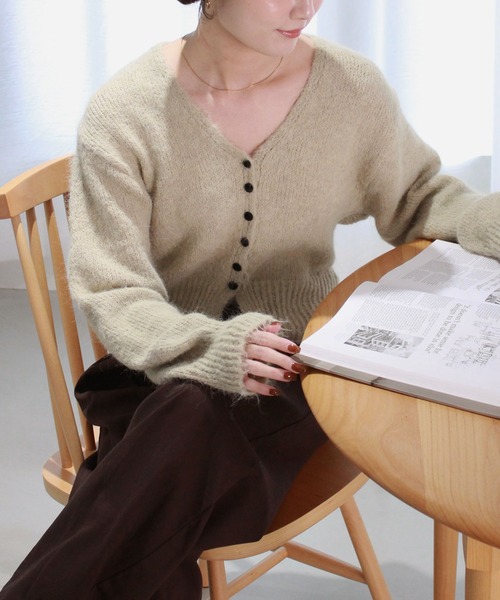 Reurie'(レウリィ)の「ボタンニットカーディガン / 起毛 ふわふわニット バイカラー 配色 ベーシック カジュアル オフィスカジュアル Vネック(カーディガン/ボレロ・レディース・ベージュ/ホワイト/グレー・FREE)」の16枚目の写真
