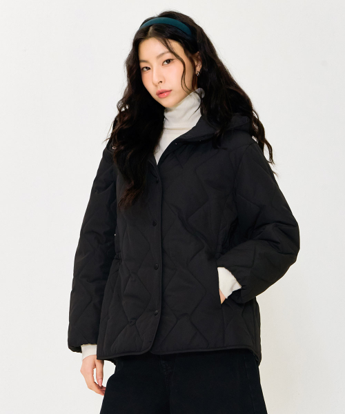 CHASECULT(チェイスカルト)の「女性 フードパーカー キルティング ジャンパー-ブラック(その他アウター・レディース・ブラック・90/85)」の4枚目の写真