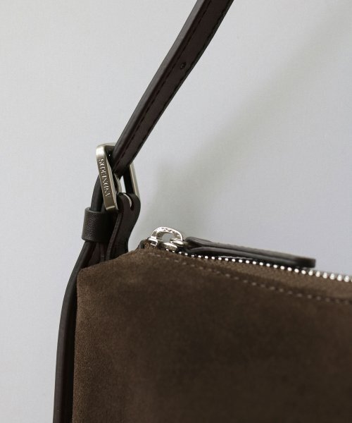ANDNEEDS(アンドニーズ)の「Suede shoulder bag (brown)(ショルダーバッグ・レディース・その他・FREE)」の4枚目の写真