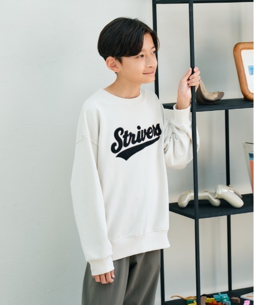 Right-on(ライトオン)の「【Refurbish】フロントロゴ スウェットプルオーバー (キッズ / ボクシーシルエット / スタイリッシュ / デイリーユース)(スウェット・キッズ・ブルー/オフホワイト/ブラック/ダークグレー・110/120/130/140/150/160)」の2枚目の写真