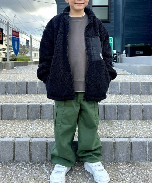 Right-on(ライトオン)の「【Refurbish】フロントロゴ スウェットプルオーバー (キッズ / ボクシーシルエット / スタイリッシュ / デイリーユース)(スウェット・キッズ・ブルー/オフホワイト/ブラック/ダークグレー・110/120/130/140/150/160)」の19枚目の写真