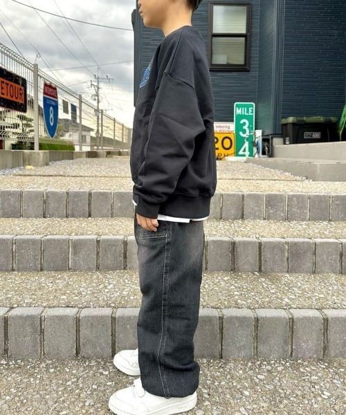 Right-on(ライトオン)の「【Refurbish】フロントロゴ スウェットプルオーバー (キッズ / ボクシーシルエット / スタイリッシュ / デイリーユース)(スウェット・キッズ・ブルー/オフホワイト/ブラック/ダークグレー・110/120/130/140/150/160)」の15枚目の写真