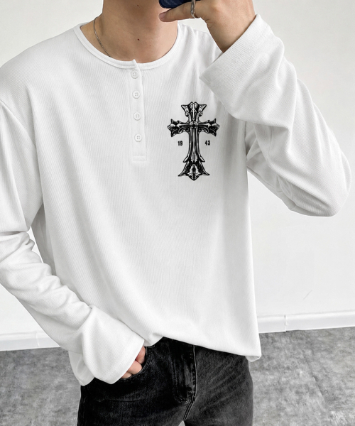 DAMISH(ダミシュ)の「ゴシッククロスヘンリーネックロングスリーブ_アイボリー(Tシャツ/カットソー・レディース・アイボリー・FREE/1/2)」の5枚目の写真