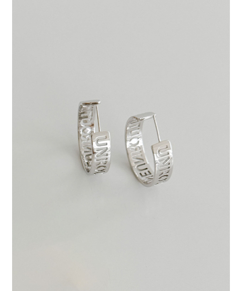 August Harmony(オーガストハーモニー)の「Big Unroutine Hoop Earring - Silver(ピアス(両耳用)・レディース・その他・FREE)」の2枚目の写真