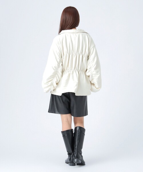 BEAMS HEART（ビームスハート）の「ドロスト ギャザー ジップ ブルゾン（ブルゾン・レディース・チャコールグレー/ホワイト系その他5・FREE）」の4枚目の写真