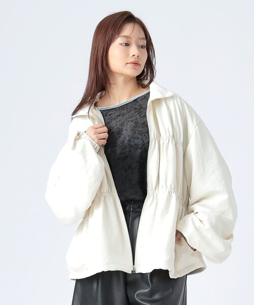 BEAMS HEART（ビームスハート）の「ドロスト ギャザー ジップ ブルゾン（ブルゾン・レディース・チャコールグレー/ホワイト系その他5・FREE）」の6枚目の写真