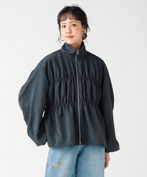 BEAMS HEART（ビームスハート）の「ドロスト ギャザー ジップ ブルゾン（ブルゾン・レディース・チャコールグレー/ホワイト系その他5・FREE）」の8枚目の写真