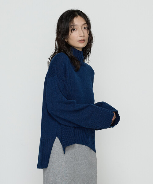 COMME CA Wardrobe（コムサワードローブ）の「天竺編 ハイネックニットプルオーバー（ニット/セーター・レディース・レッド/ブルー/アイボリー・FREE）」の18枚目の写真