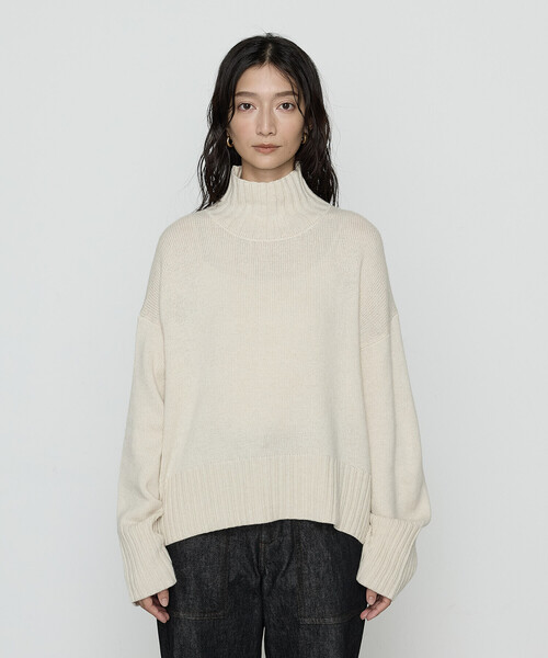 COMME CA Wardrobe（コムサワードローブ）の「天竺編 ハイネックニットプルオーバー（ニット/セーター・レディース・レッド/ブルー/アイボリー・FREE）」の19枚目の写真